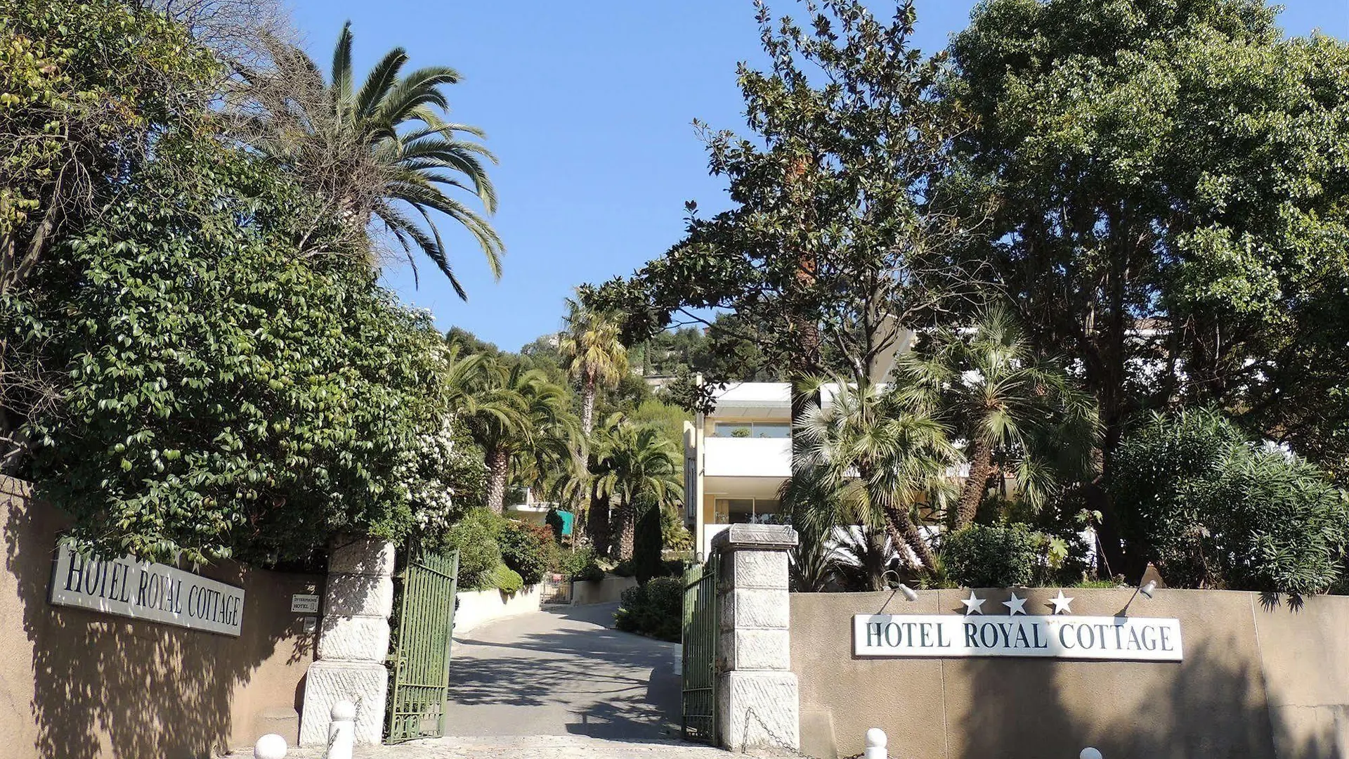 Royal Cottage Cassis Hotel