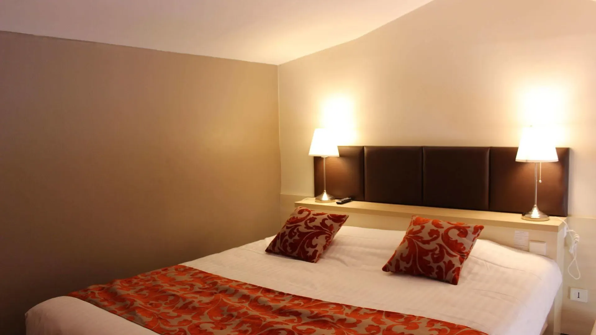 Royal Cottage Cassis 3*,